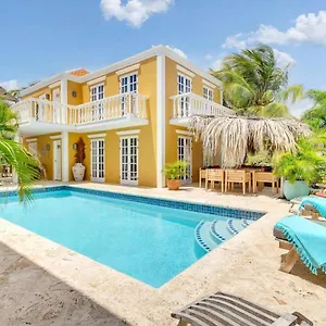 Aventura Villa